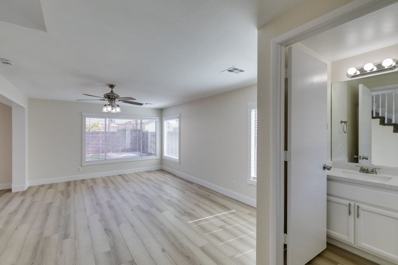 986 Painted Pony Dr - Photo 3 of 30