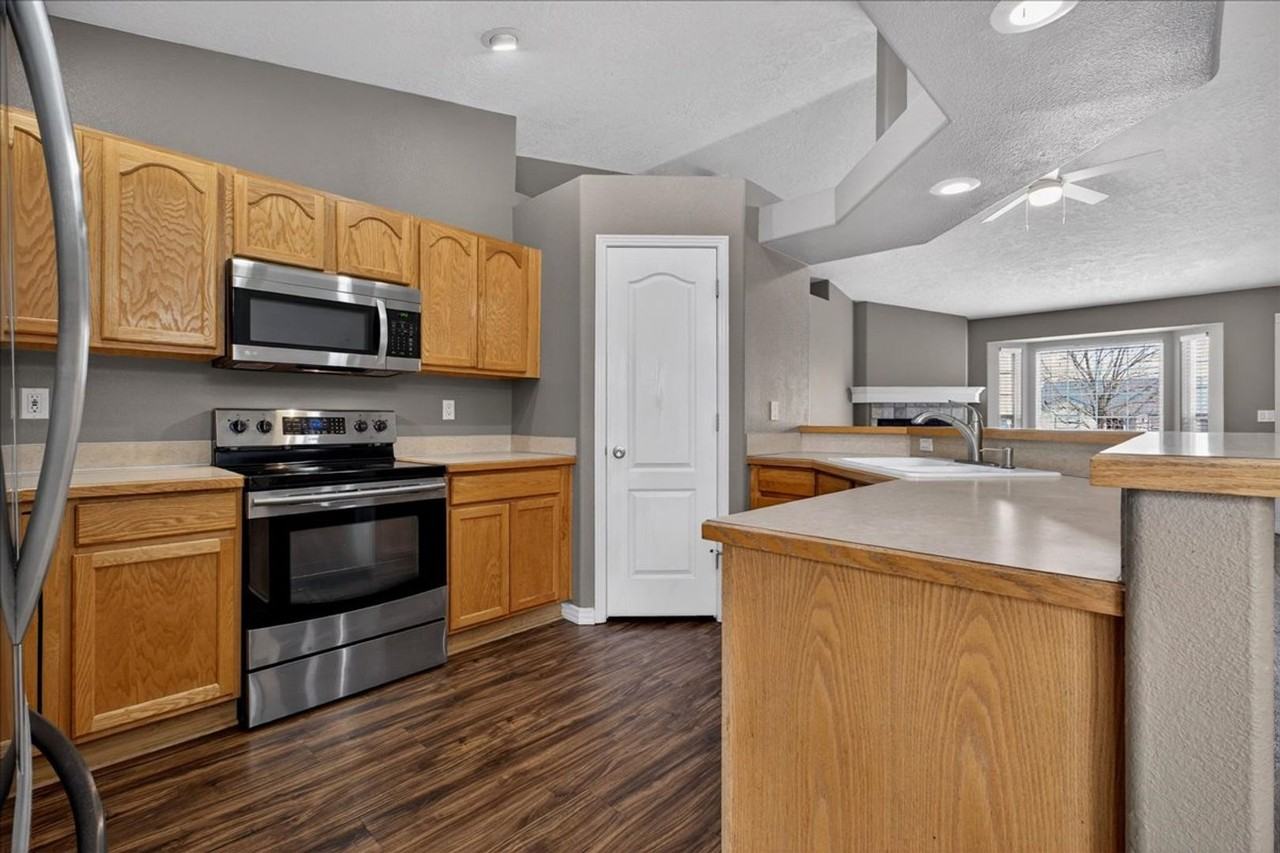 615 N Shady Grove Way - Photo 6 of 17