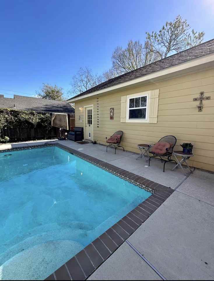 710 N Market St #A - Photo 2 of 9