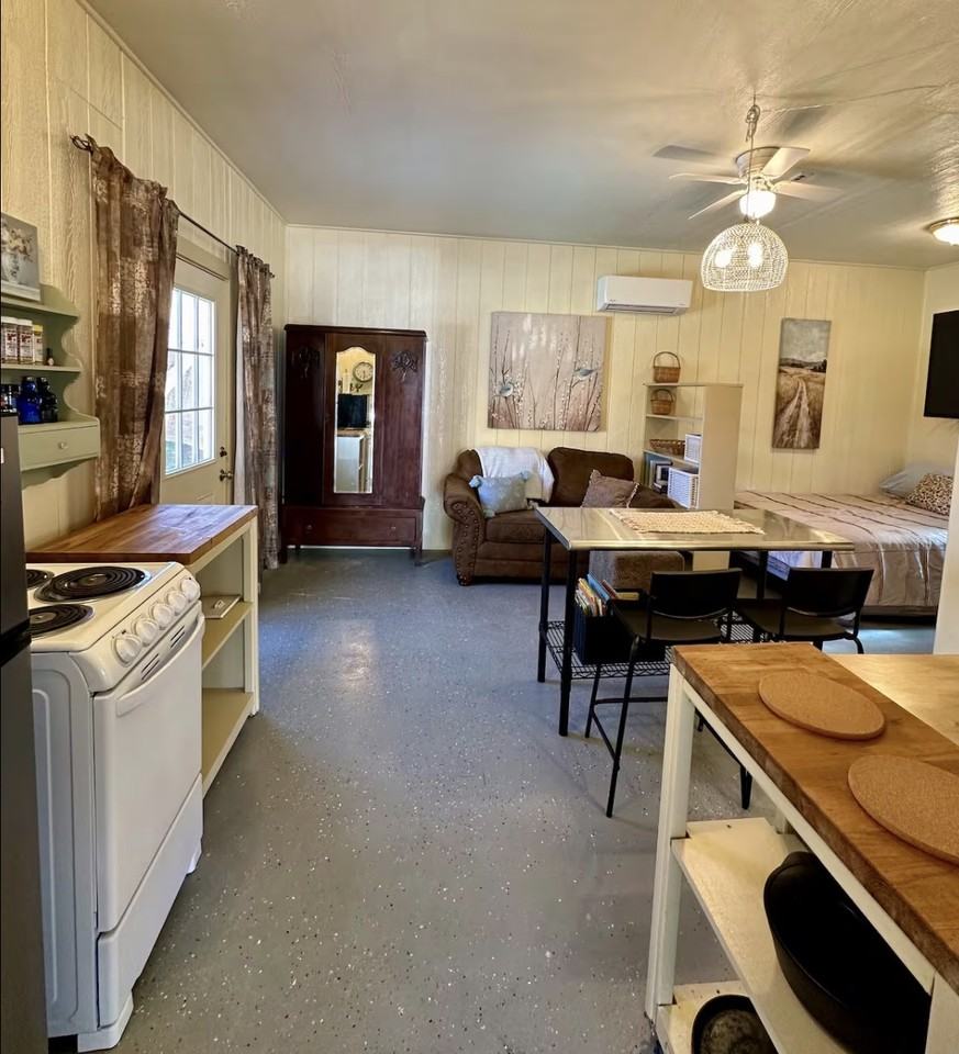 710 N Market St #A - Photo 5 of 9