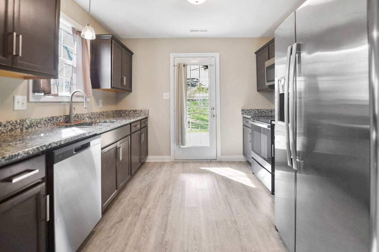 853 Lutz Ln - Photo 5 of 14