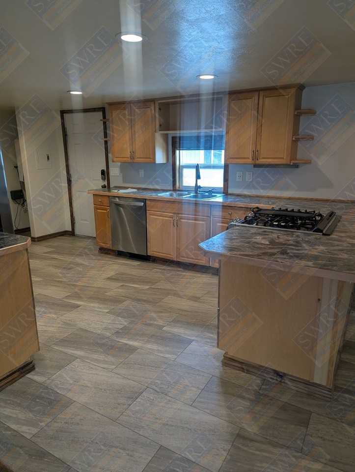 340 Hoskins Ln - Photo 5 of 15