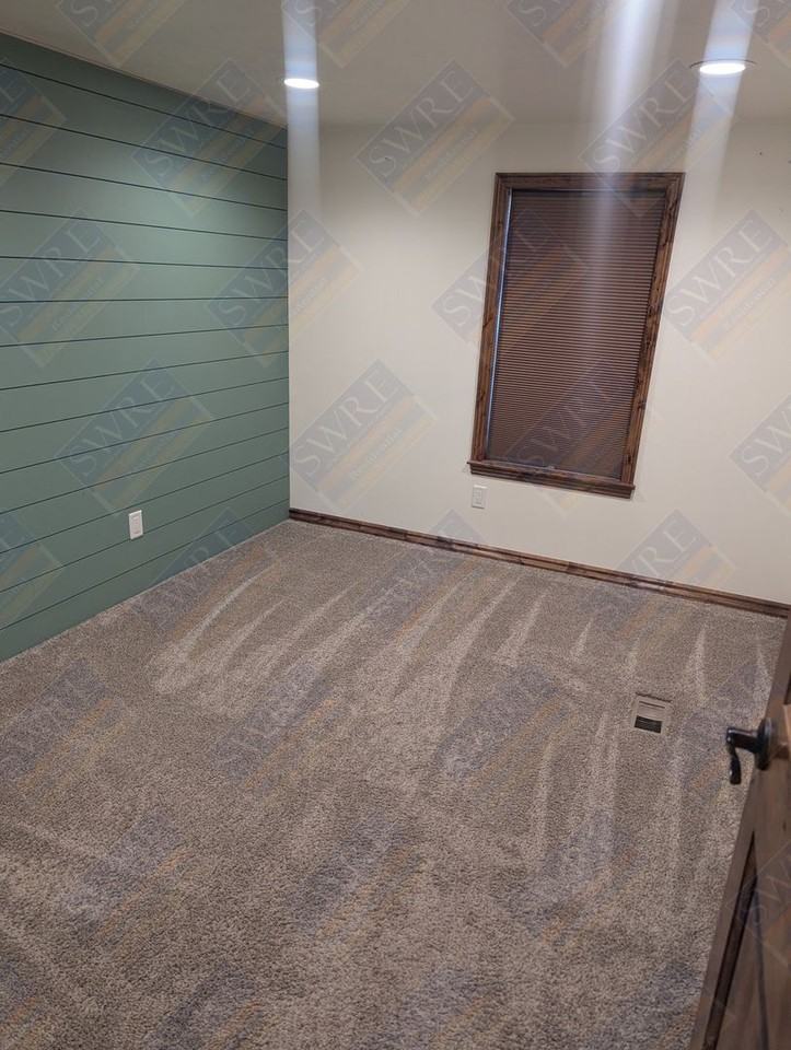 340 Hoskins Ln - Photo 6 of 15