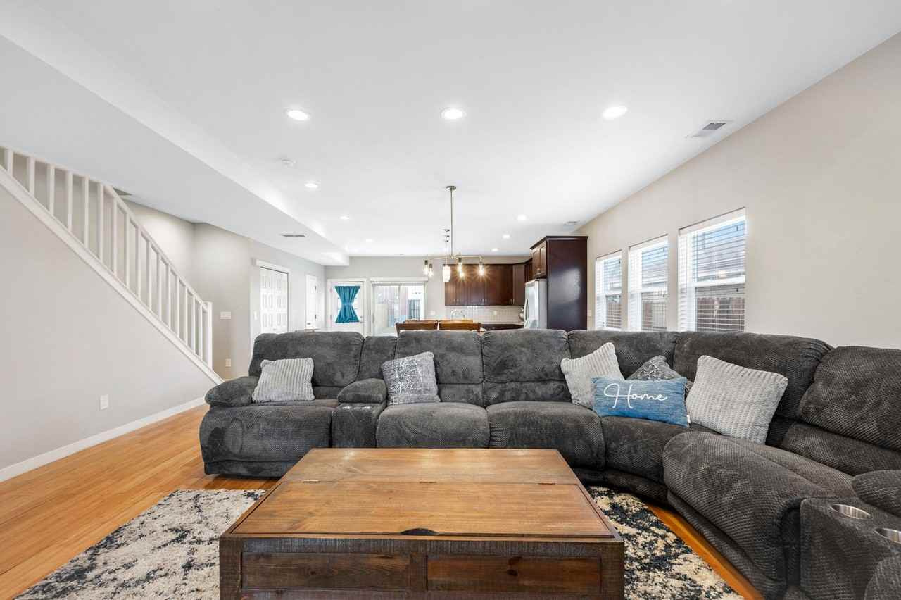 5803 Poplar St - Photo 6 of 30