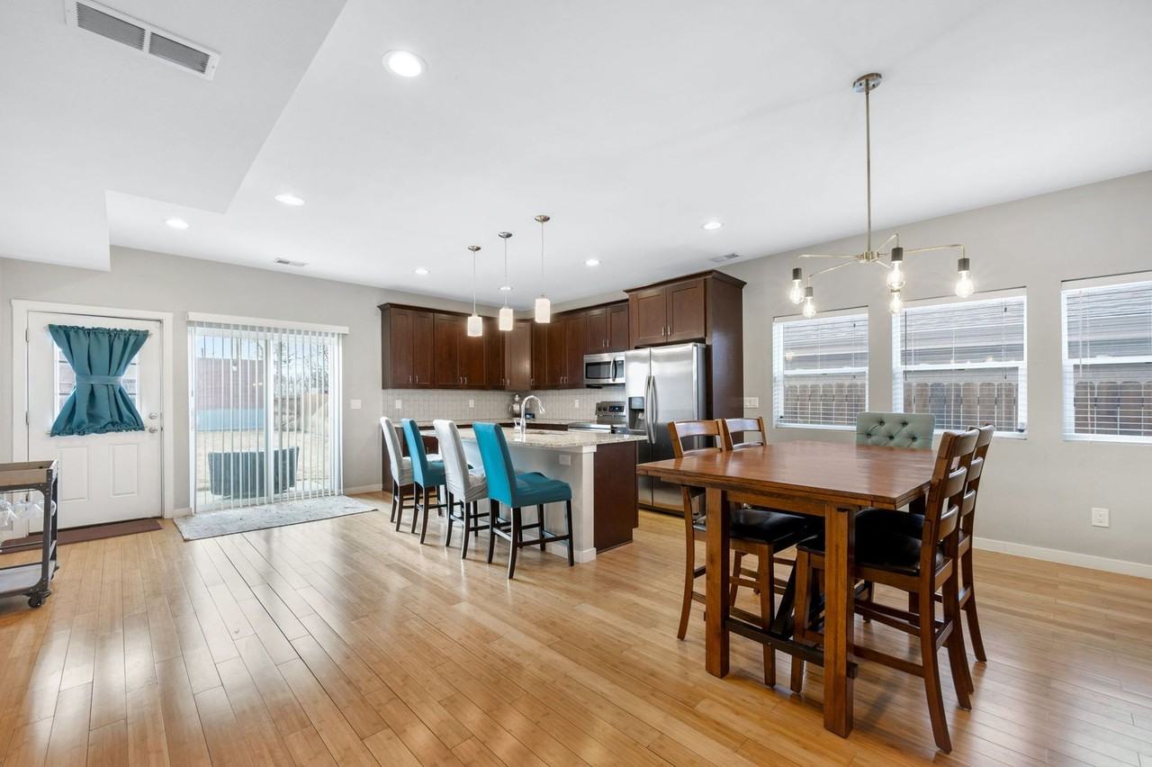 5803 Poplar St - Photo 7 of 30