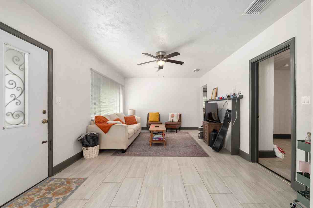 5 Nw 26th St - Photo 3 of 23