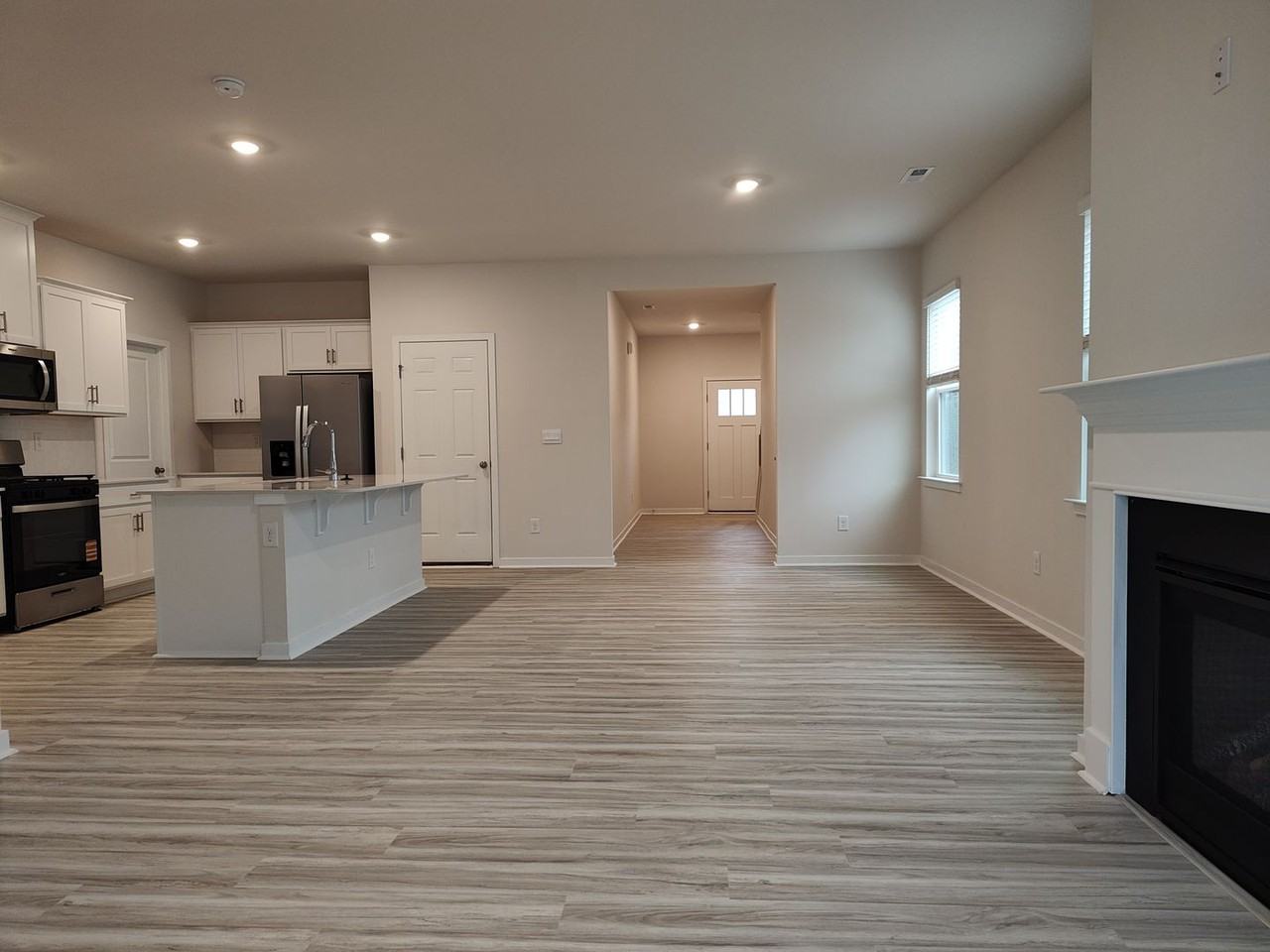 12028 Zazu Way - Photo 7 of 37