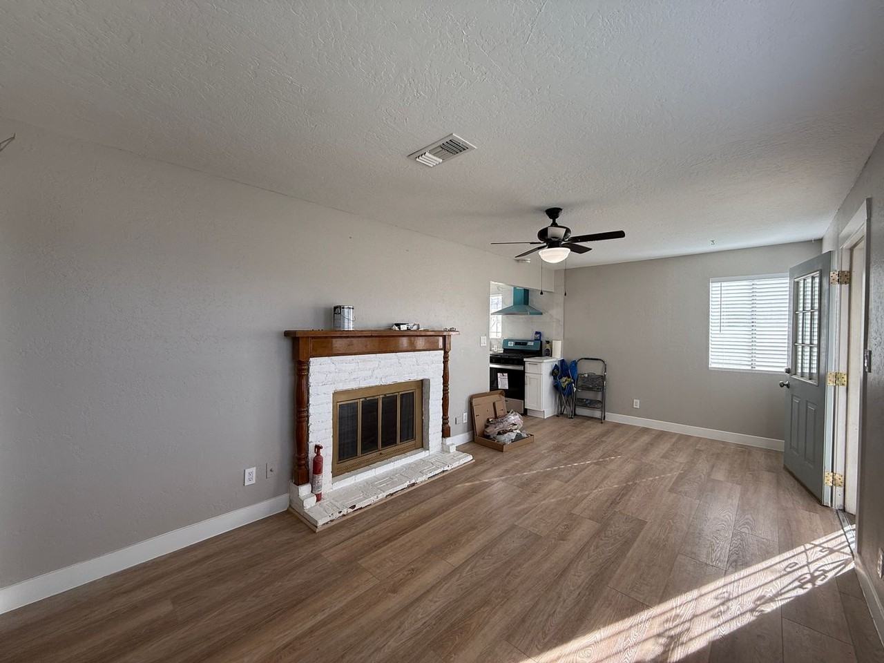 711 E Avenue K4 - Photo 3 of 15