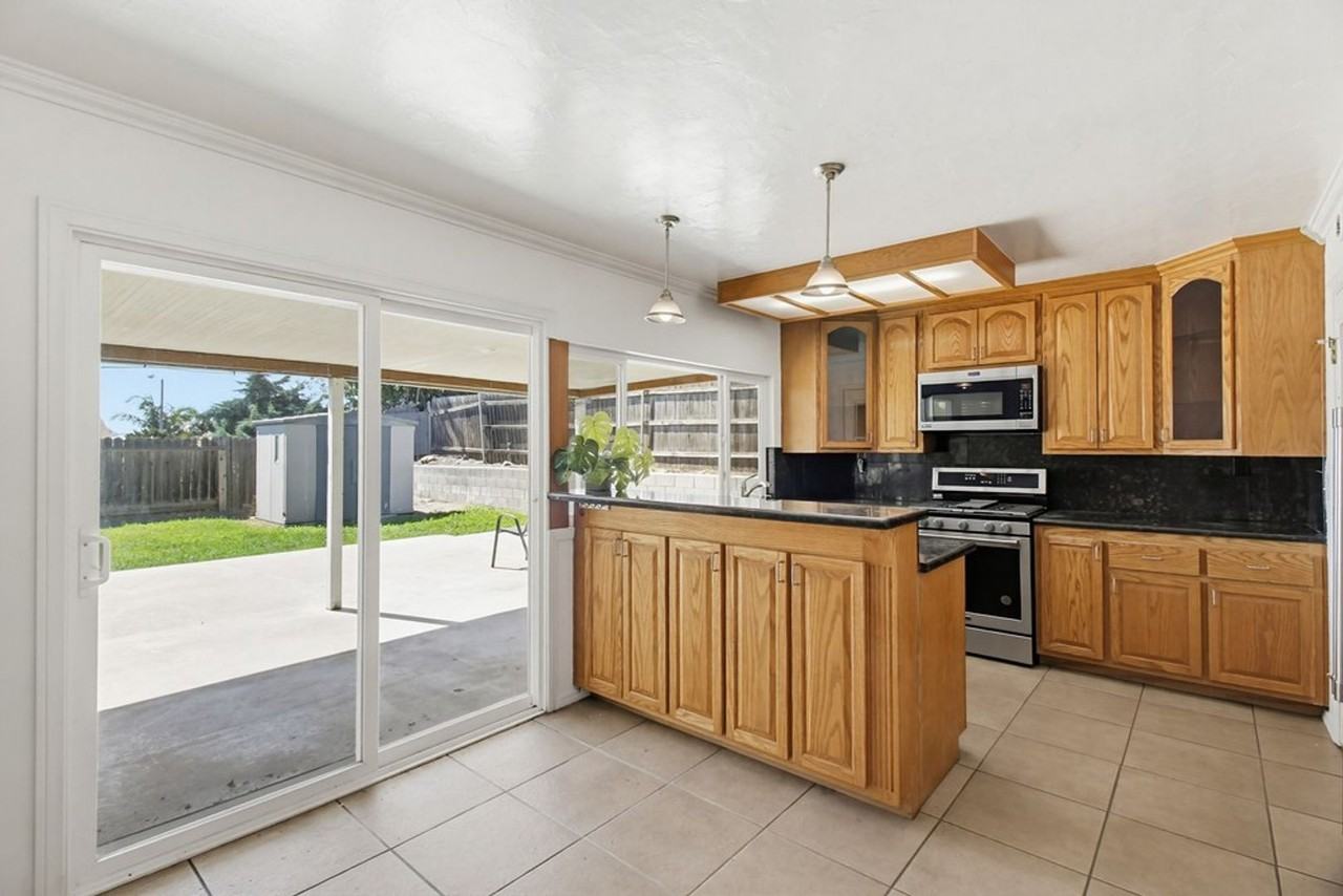 10125 Maple Tree Rd - Photo 2 of 40