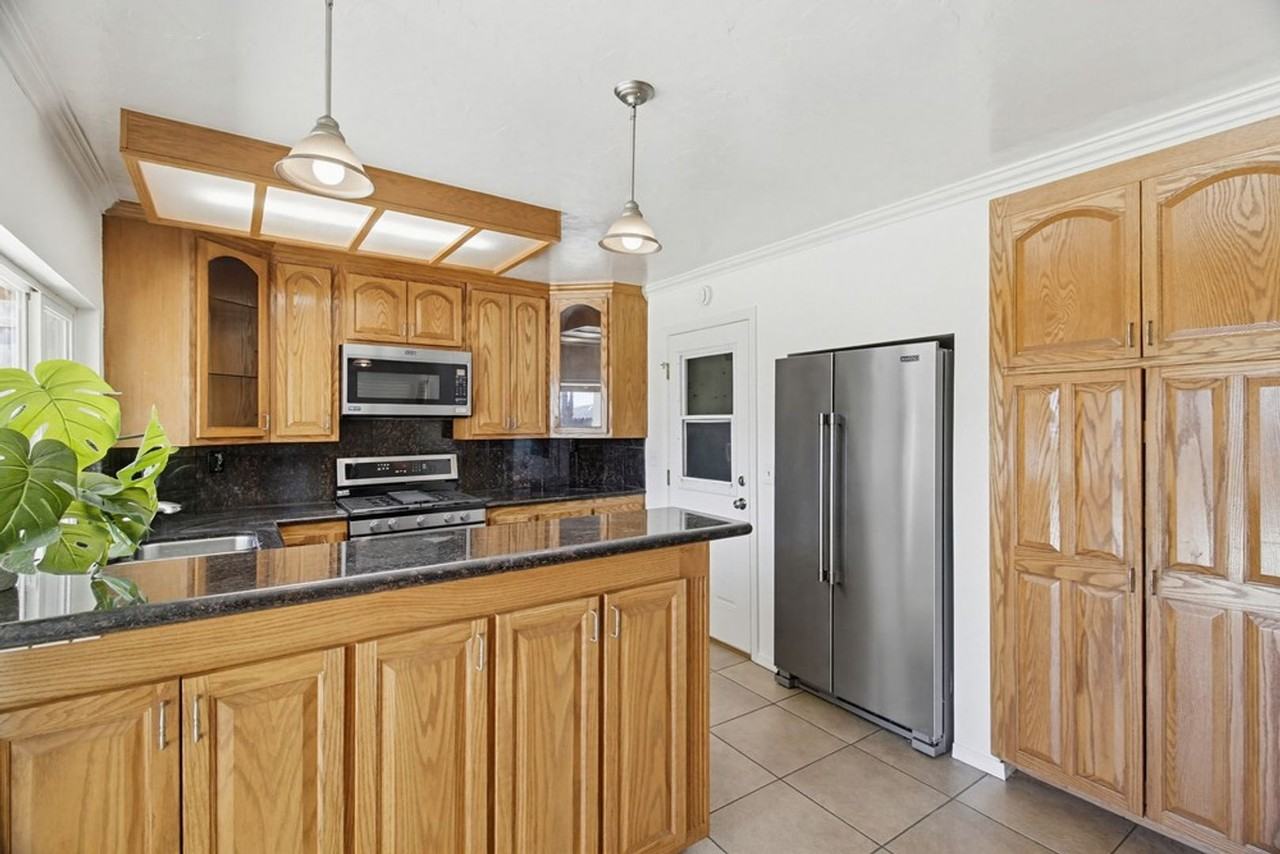 10125 Maple Tree Rd - Photo 3 of 40