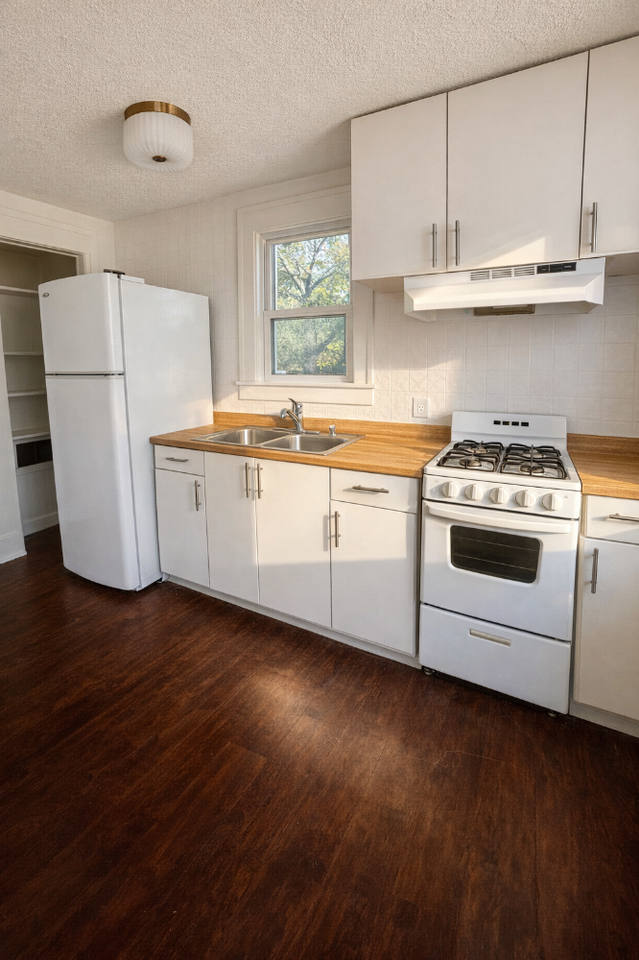 1044 9th Ave N #1044 - Photo 2 of 9