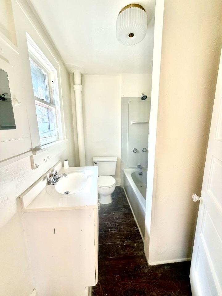 1044 9th Ave N #1044 - Photo 6 of 9