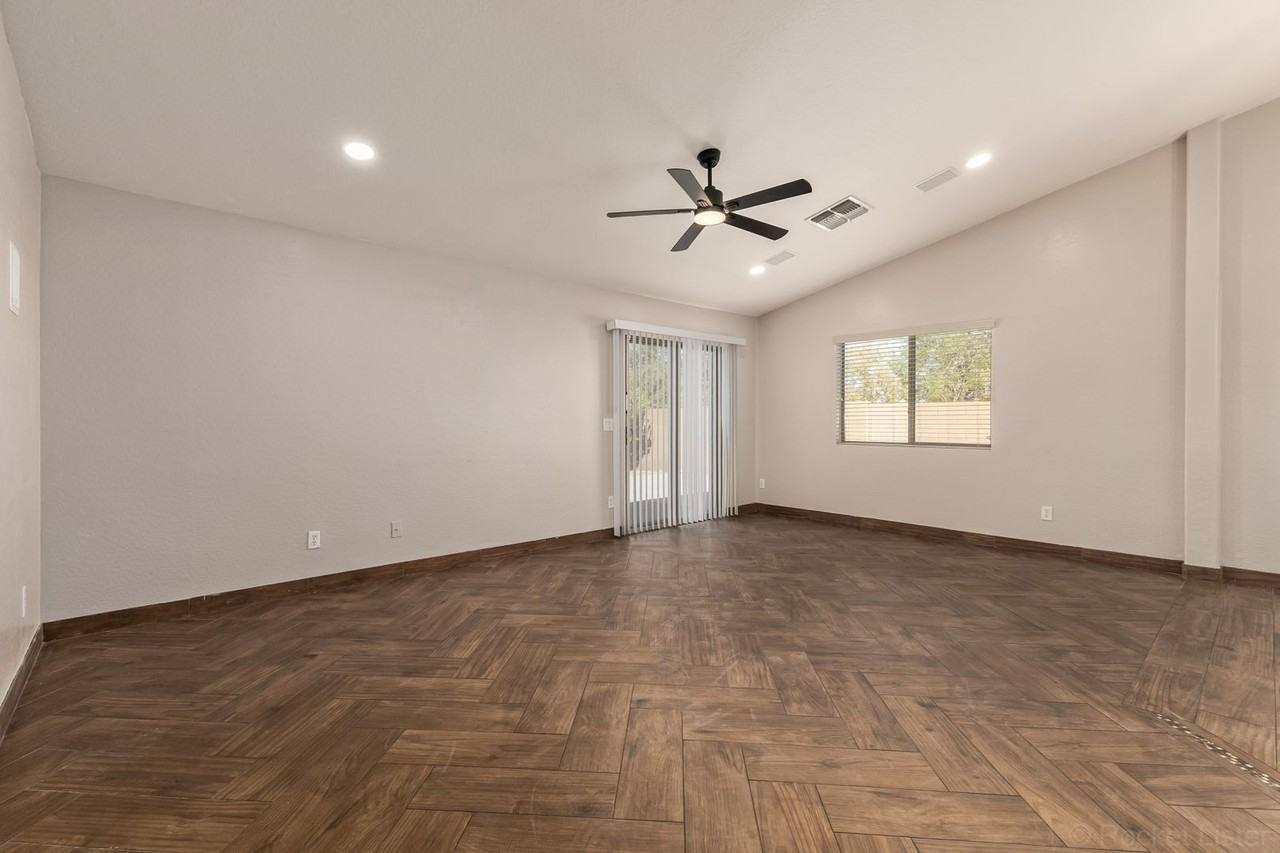 23538 W Grove Cir - Photo 4 of 31