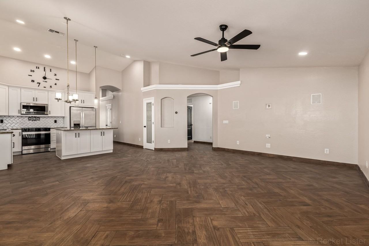 23538 W Grove Cir - Photo 6 of 31