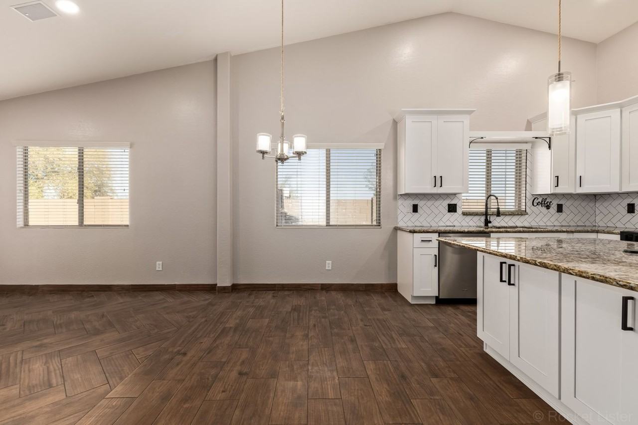 23538 W Grove Cir - Photo 7 of 31