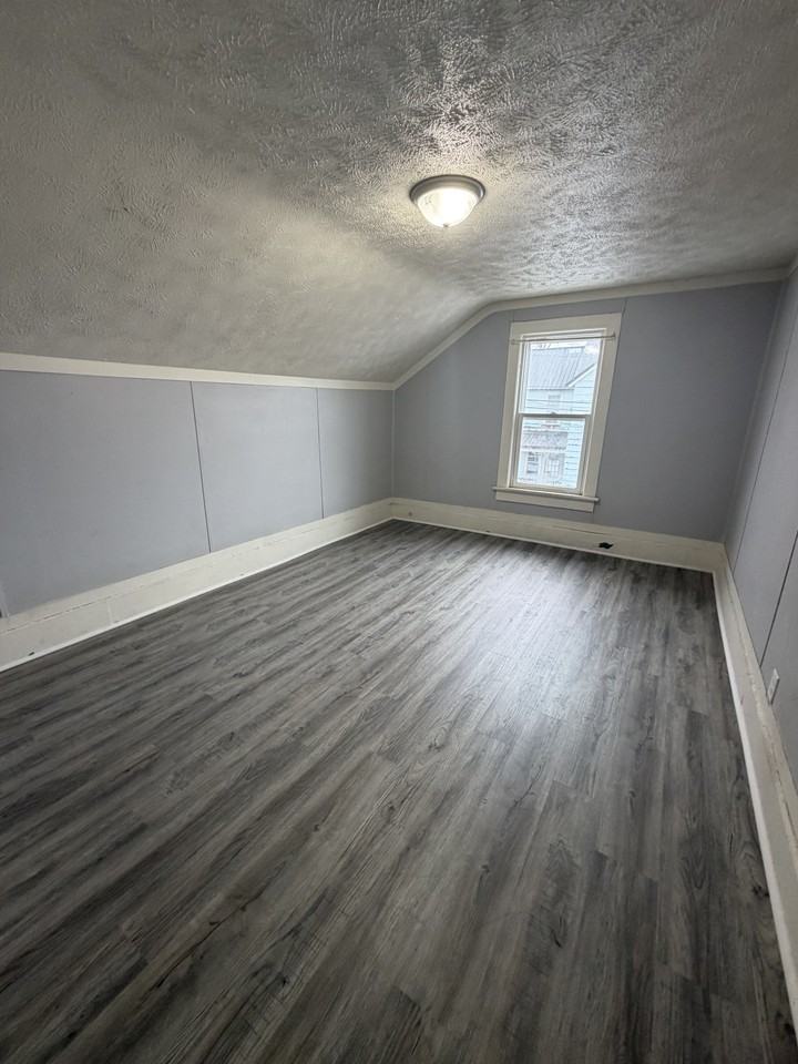 214 S 8th St #2 - Photo 4 of 8