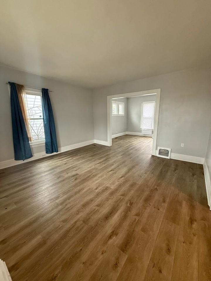 125 Jones St - Photo 4 of 9