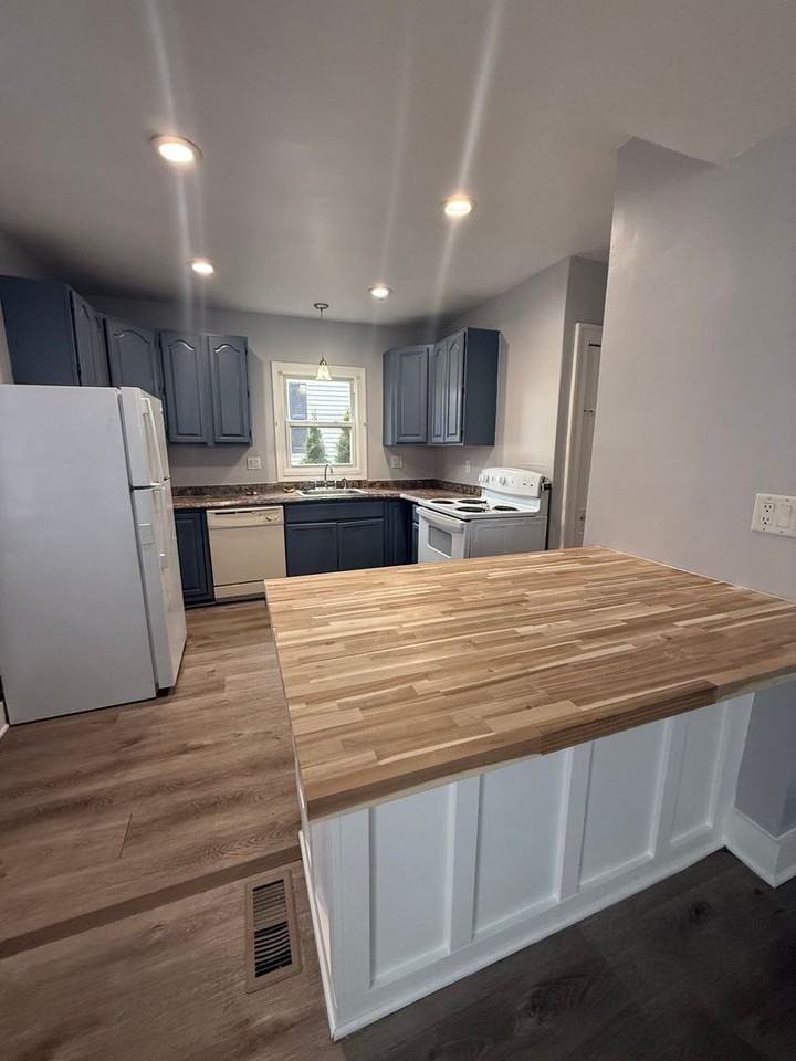 125 Jones St - Photo 5 of 9