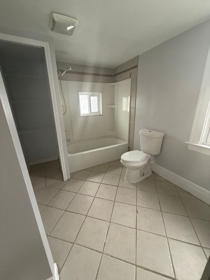 125 Jones St - Photo 7 of 9