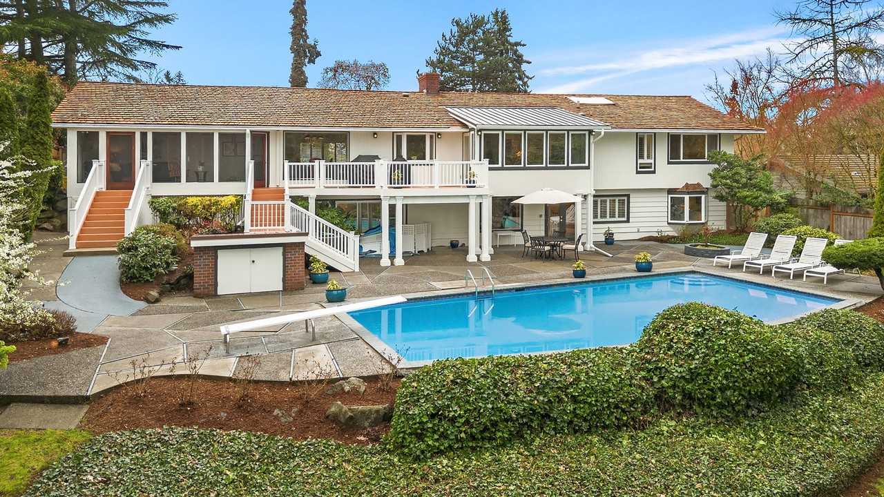 934 88th Ave Ne - Photo 4 of 29