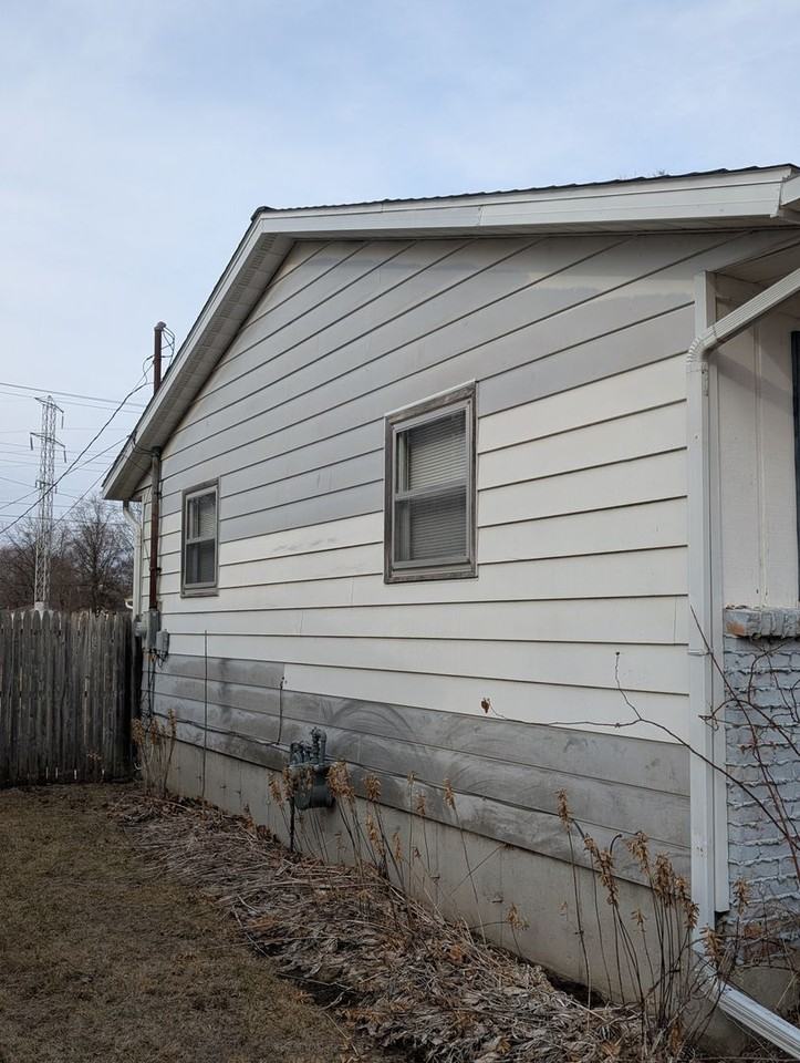 511 E 8th St - Photo 6 of 9