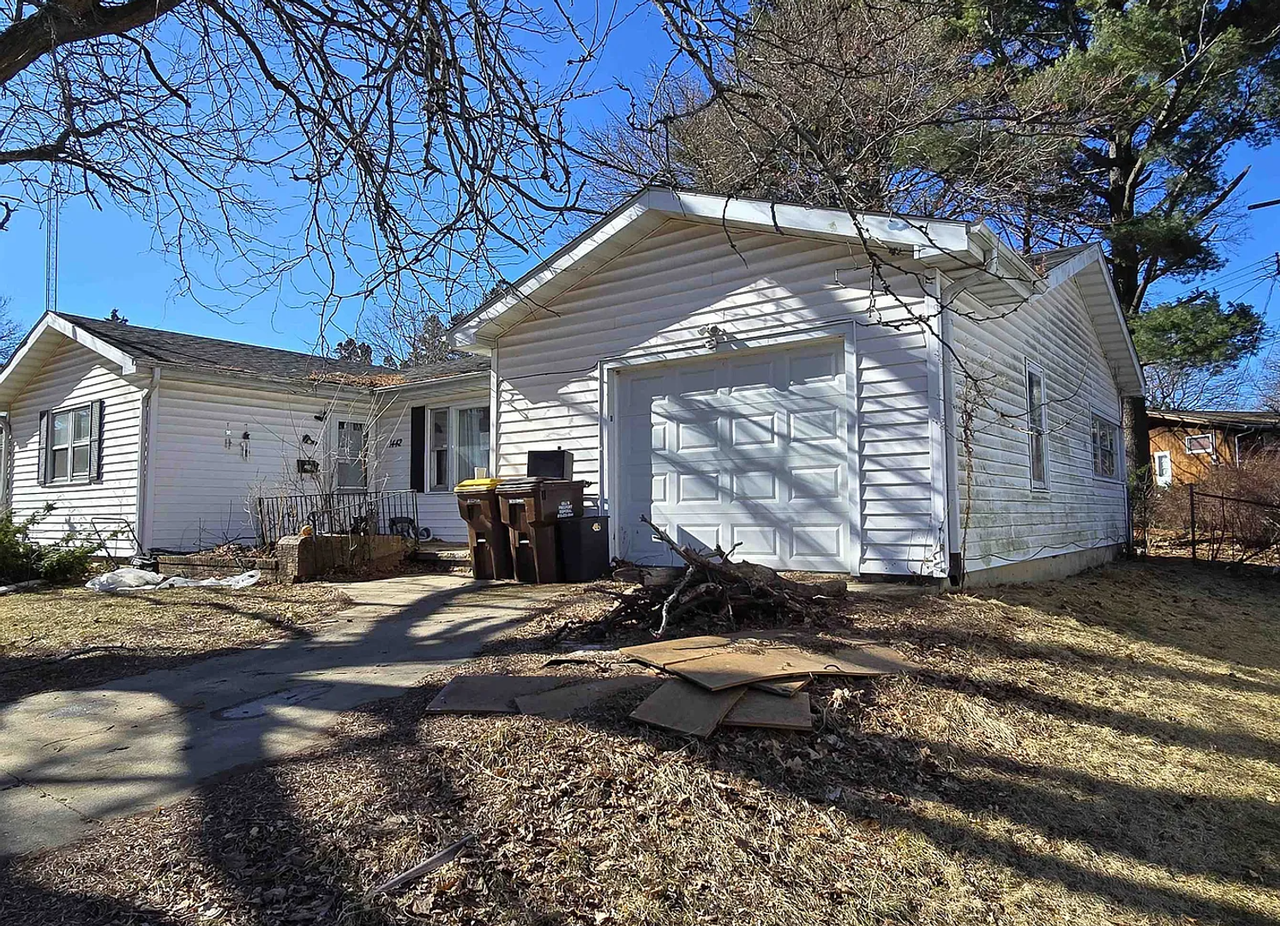 1442 S Blackhawk Ave - Photo 2 of 4