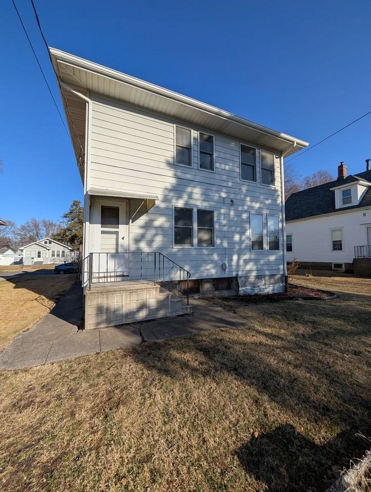 1612 35th St - Photo 4 of 7