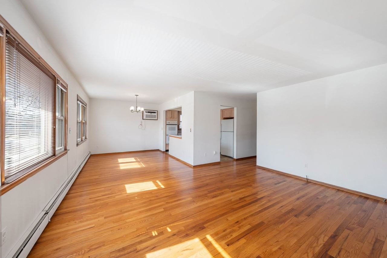 906 W Henry St - Photo 6 of 50