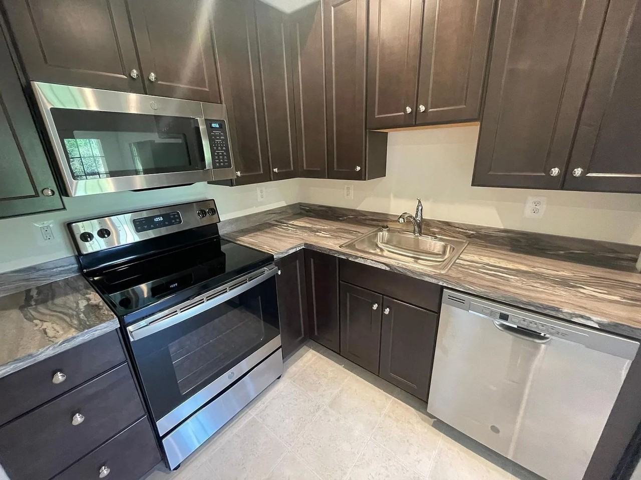 1076 Delphi Ln - Photo 2 of 13