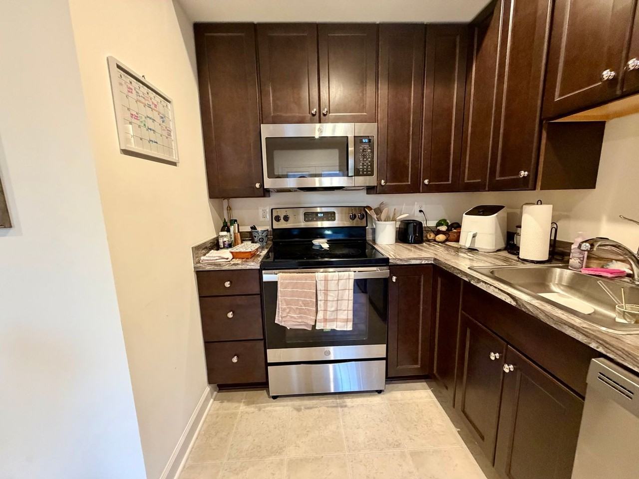 1076 Delphi Ln - Photo 3 of 13