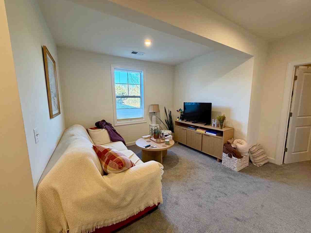 1076 Delphi Ln - Photo 5 of 13