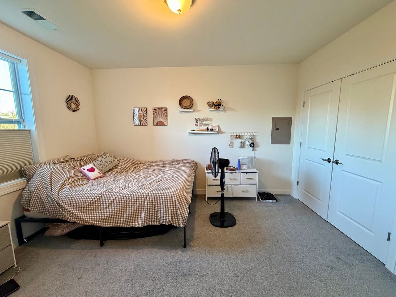 1076 Delphi Ln - Photo 7 of 13