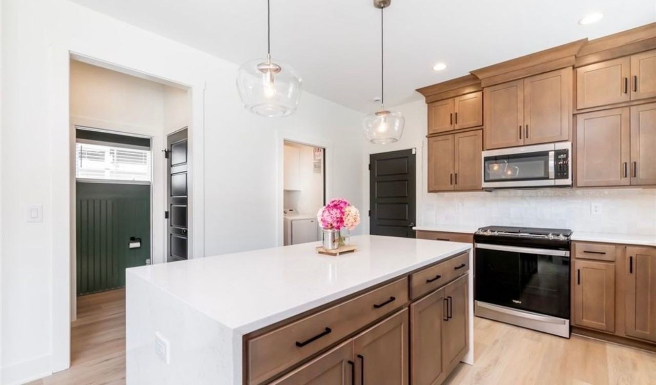 719 E Chestnut St - Photo 4 of 22