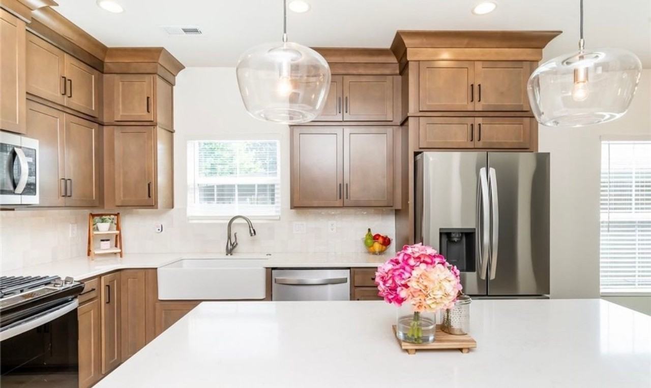 719 E Chestnut St - Photo 7 of 22