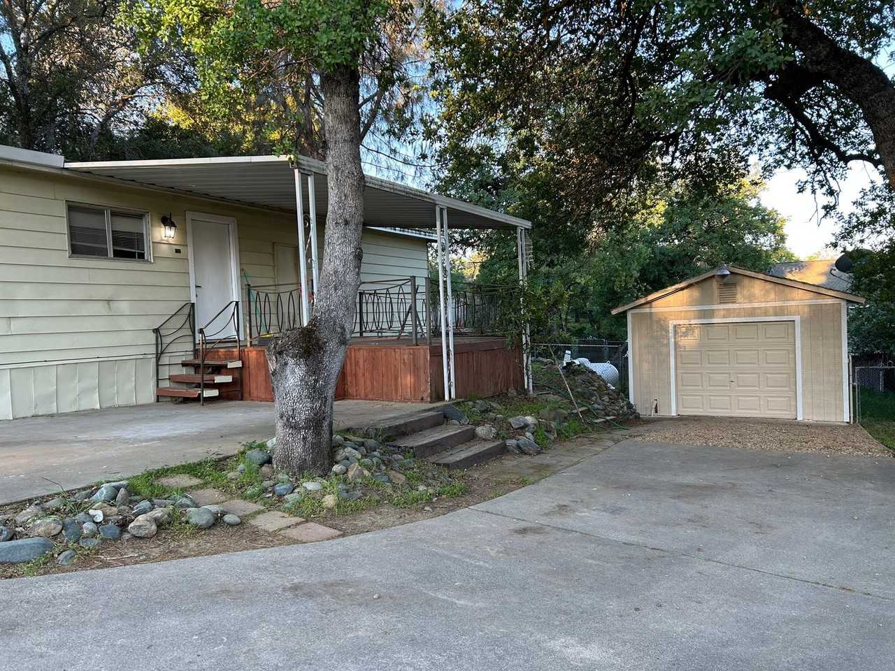 452 Silver Leaf Dr - Photo 2 of 15