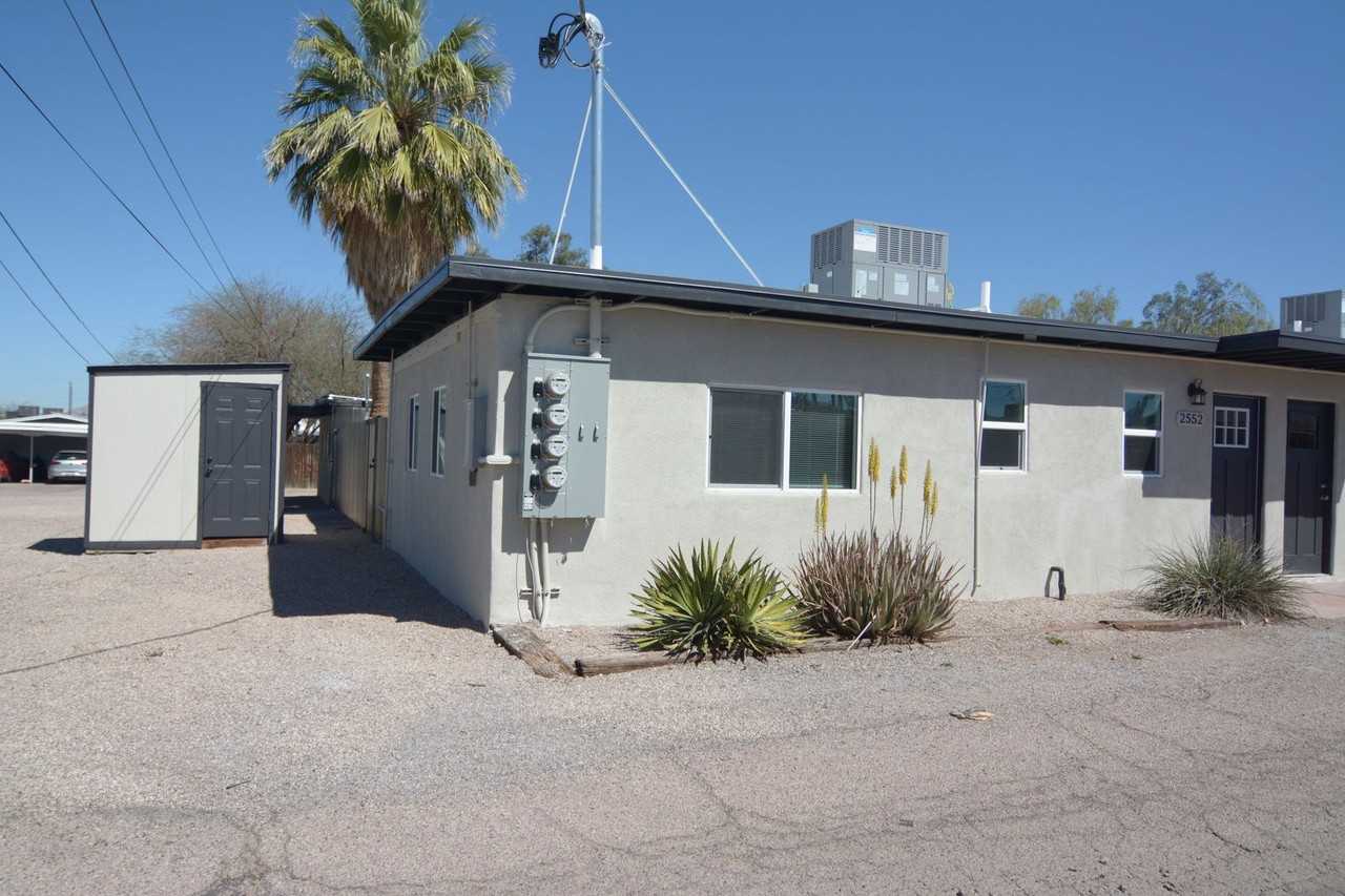 2552 E Silver St - Photo 2 of 12