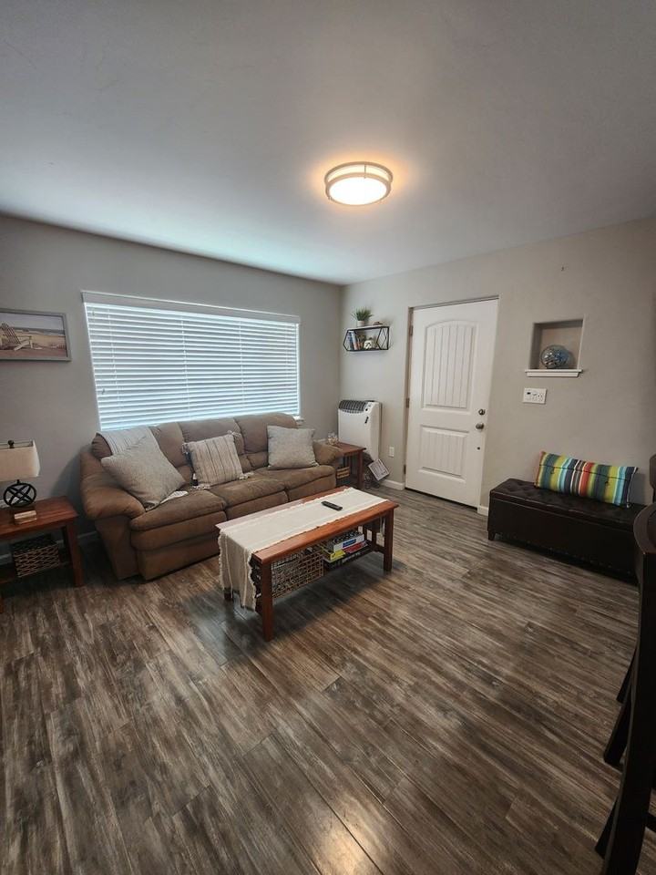 1203 Russ Ct - Photo 5 of 17