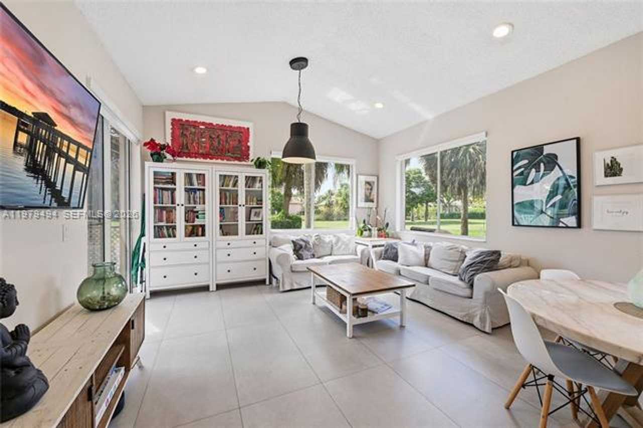 1166 1166 SW 158th Way th 4-6 #6 - Photo 3 of 29