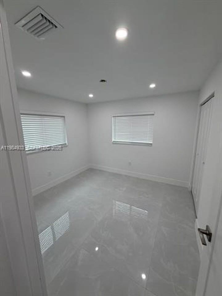 21052 Sw 97th Pl - Photo 7 of 14