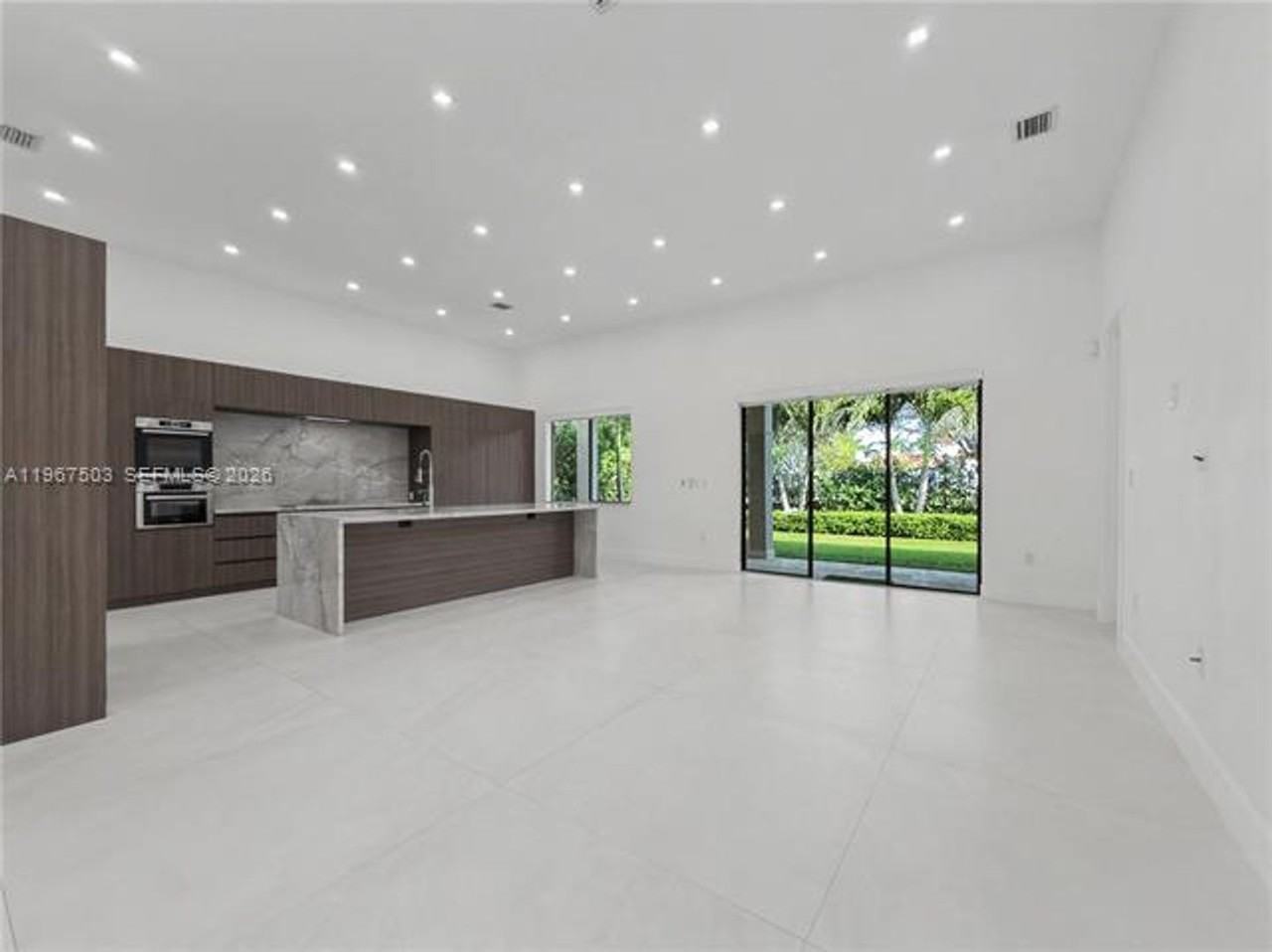 7733 Sw 193rd St - Photo 5 of 36