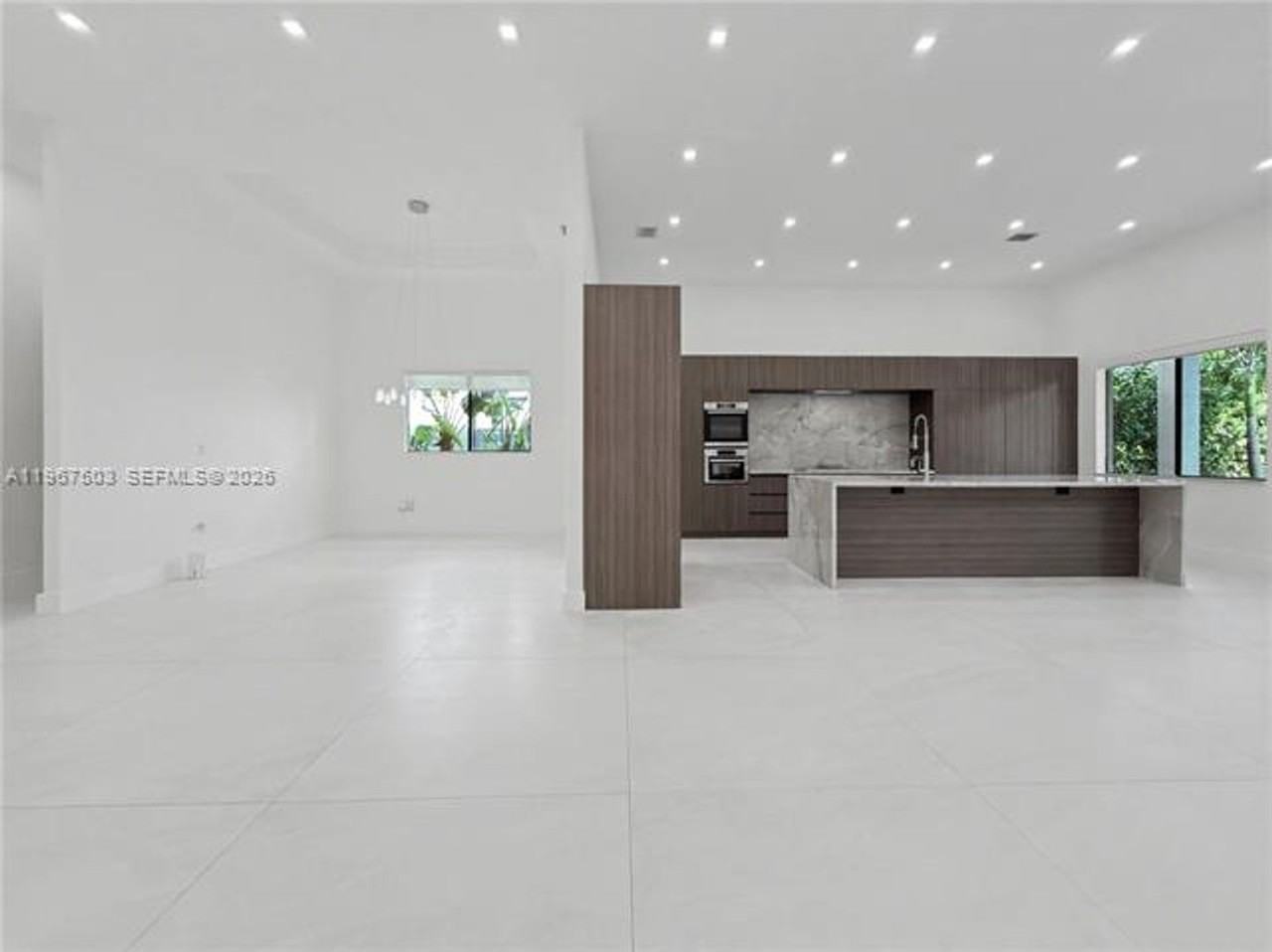 7733 Sw 193rd St - Photo 6 of 36