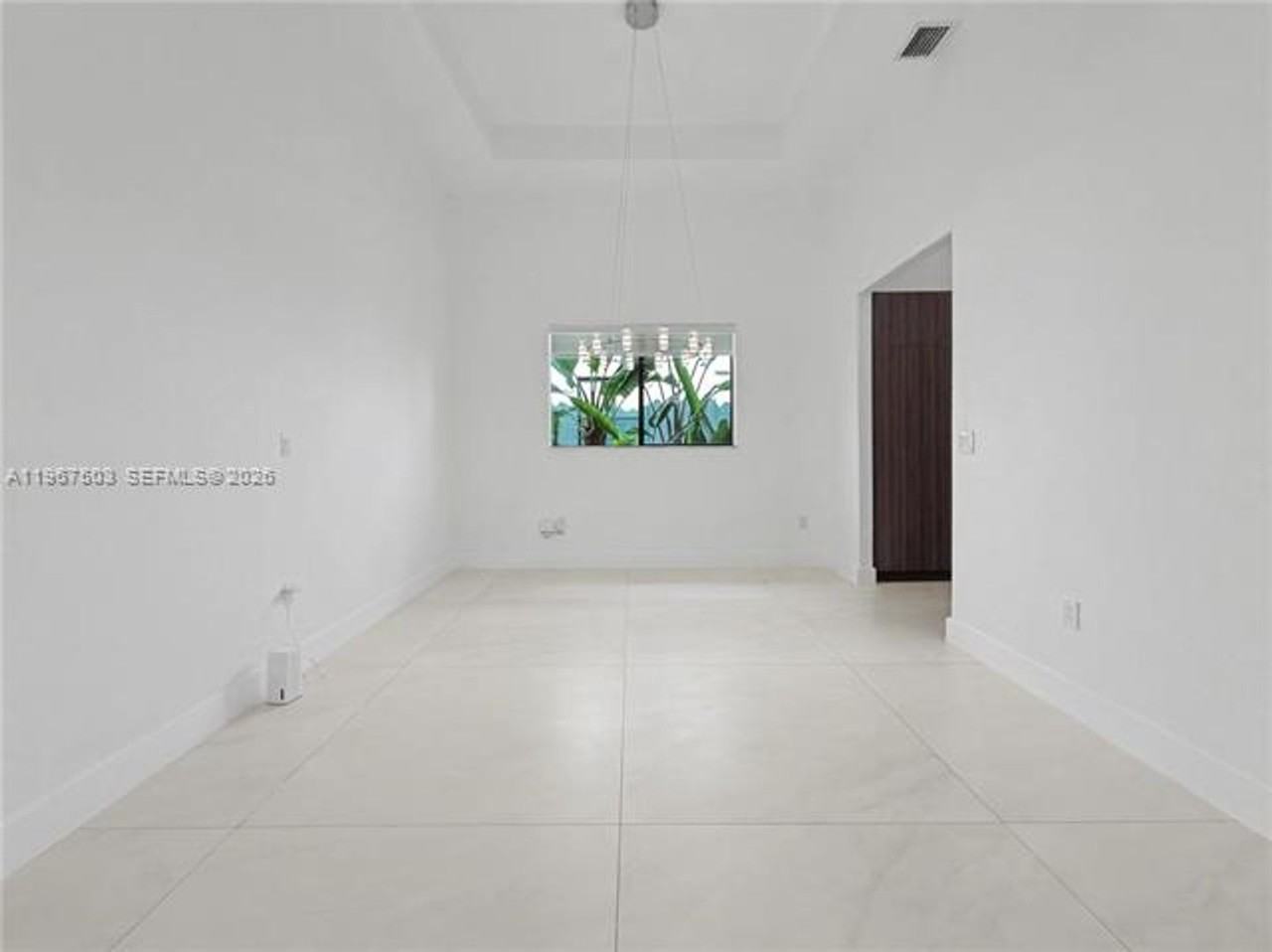 7733 Sw 193rd St - Photo 7 of 36