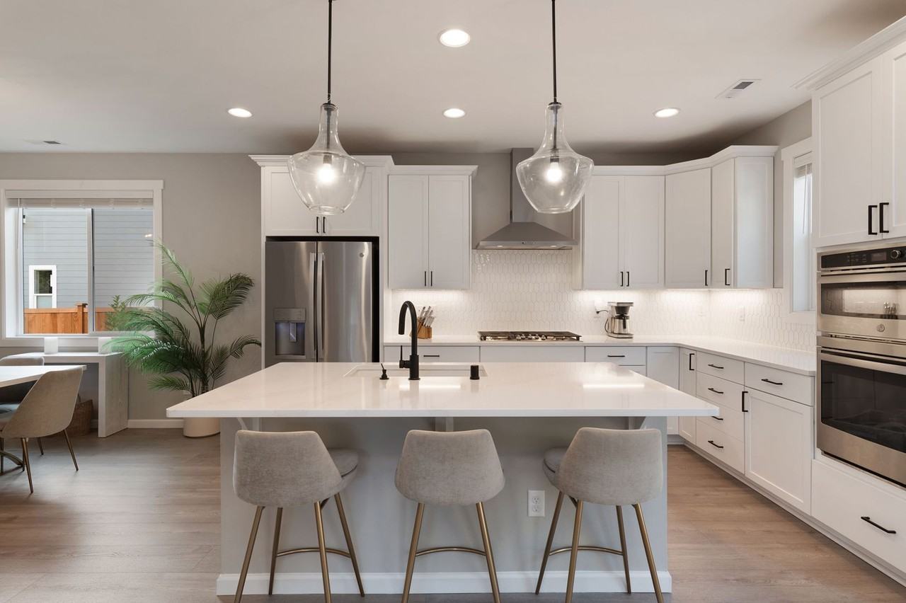 9684 Prospect Pl - Photo 3 of 22