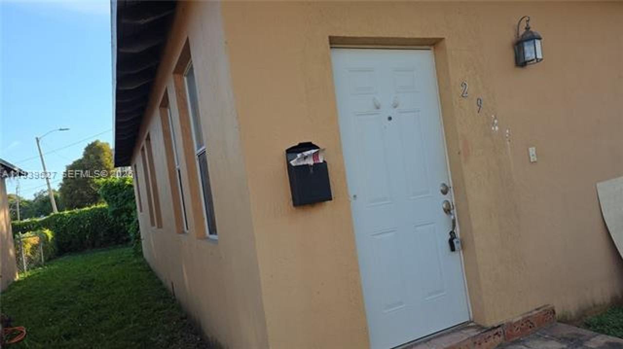 2924 Sw 26th St - Photo 2 of 23