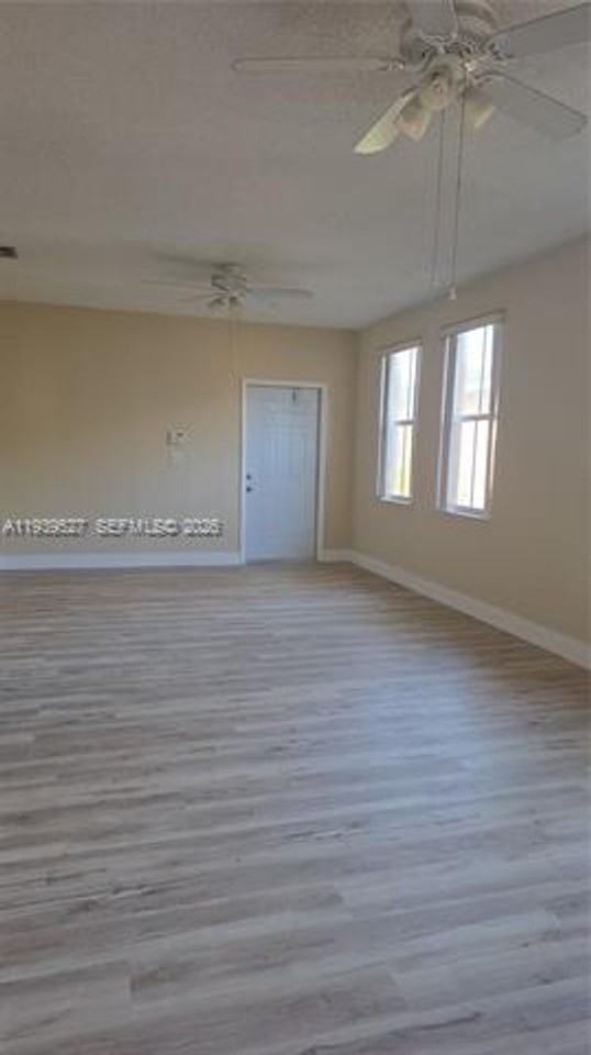 2924 Sw 26th St - Photo 4 of 23