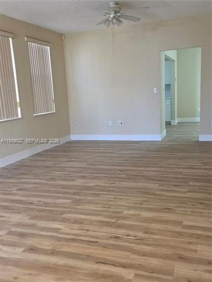 2924 Sw 26th St - Photo 6 of 23