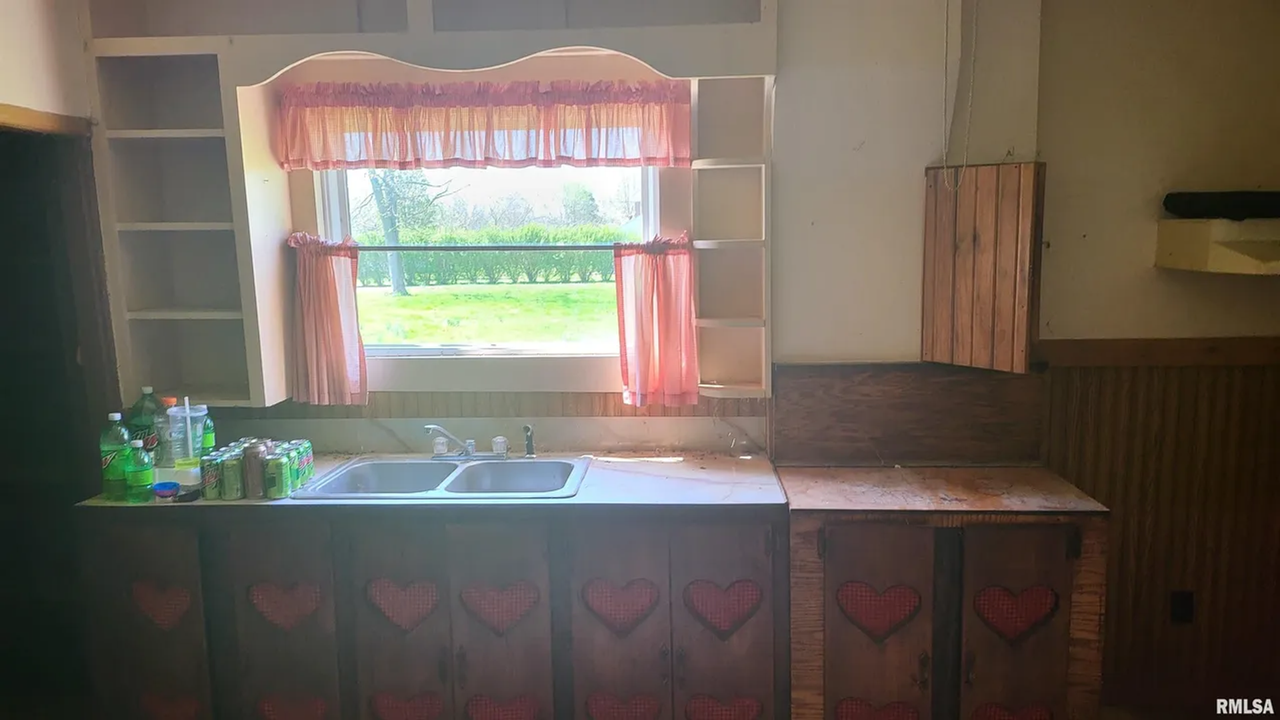 272 S Shannon Ave - Photo 2 of 7