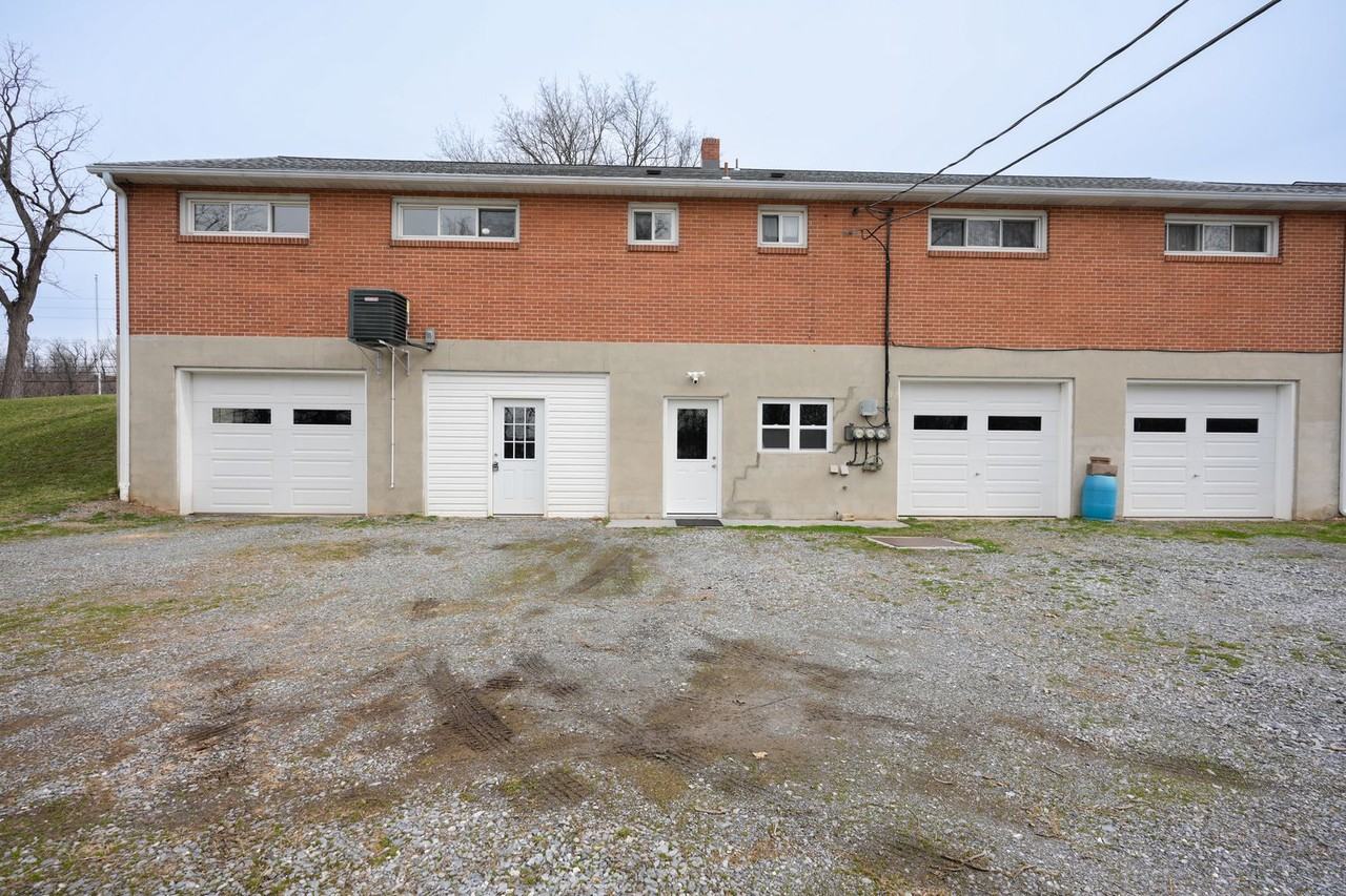 2305 River Rd - Photo 4 of 36