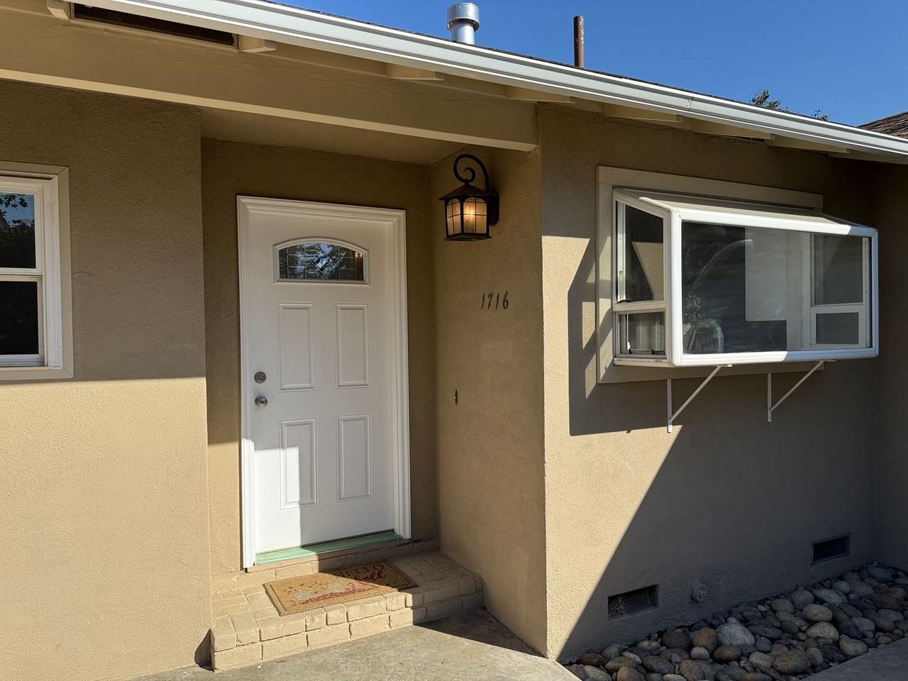 1716 Vicksburg St - Photo 2 of 30