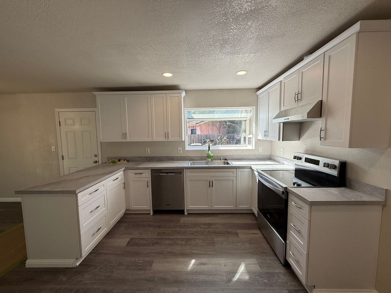 1716 Vicksburg St - Photo 6 of 30